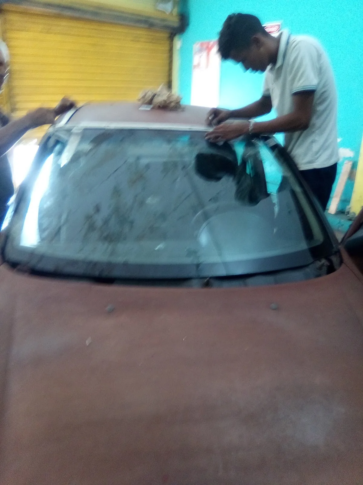 Auto Parabrisas y Tornillería Hugo C.A. - Foto 3 | Guía Margarita