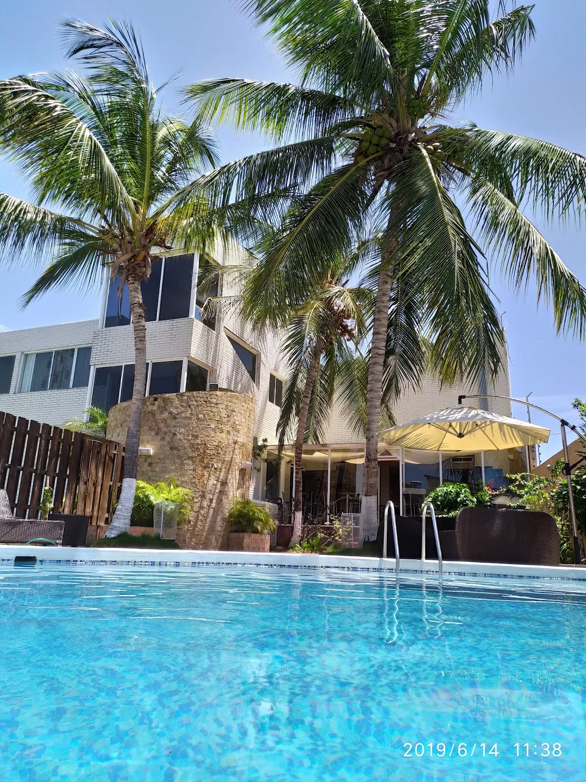 Bakhos Suites Hotel