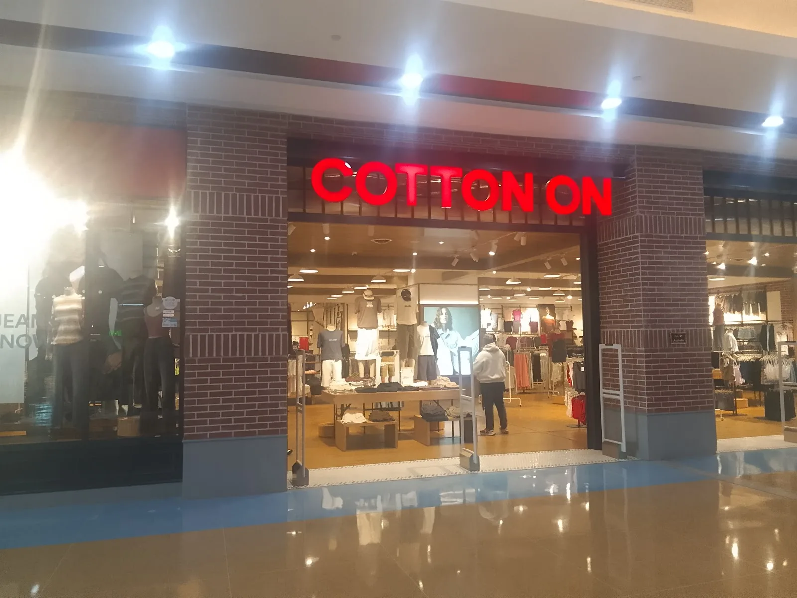 Cotton On (C.C. La Vela)