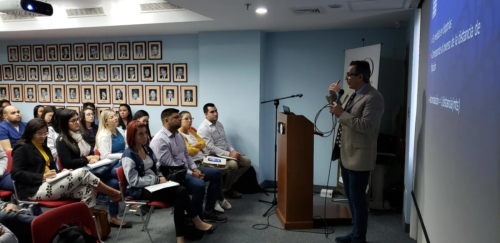 Dr. Álvaro Sanabria Oftalmología