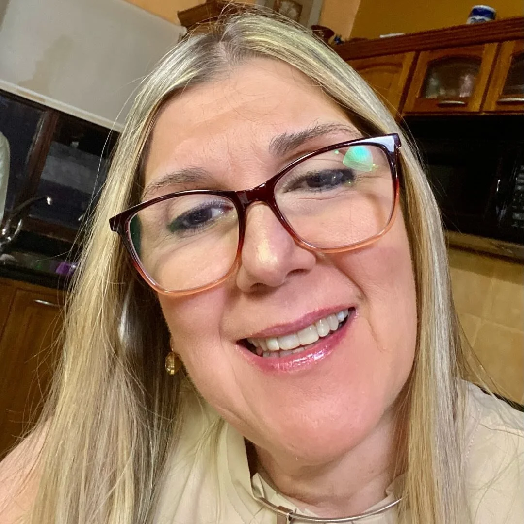 Dra. Lucy Cova (Ginecología y Obstetricia)