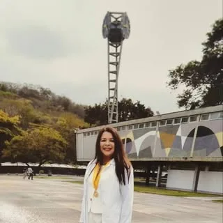 Dra. Yolimar Díaz (Medicina Interna)