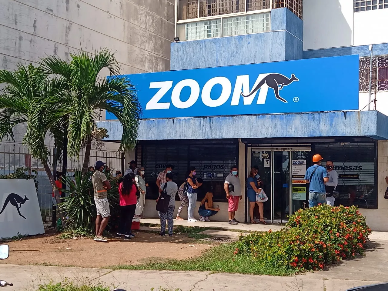 ZOOM Envíos (Avenida 4 de Mayo)