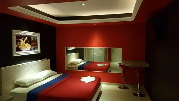 Hotel I Love You Suites