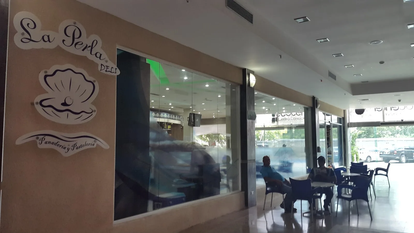 La Perla Deli Panadería y Pastelería