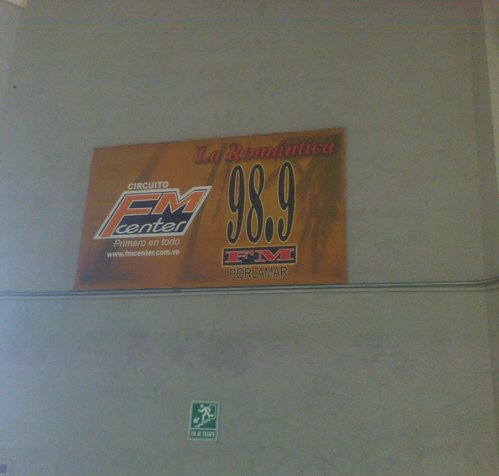 La Romántica 98.9 FM
