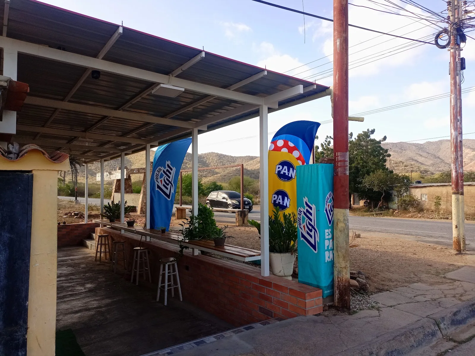 Mini-Market Brisas González F.P.