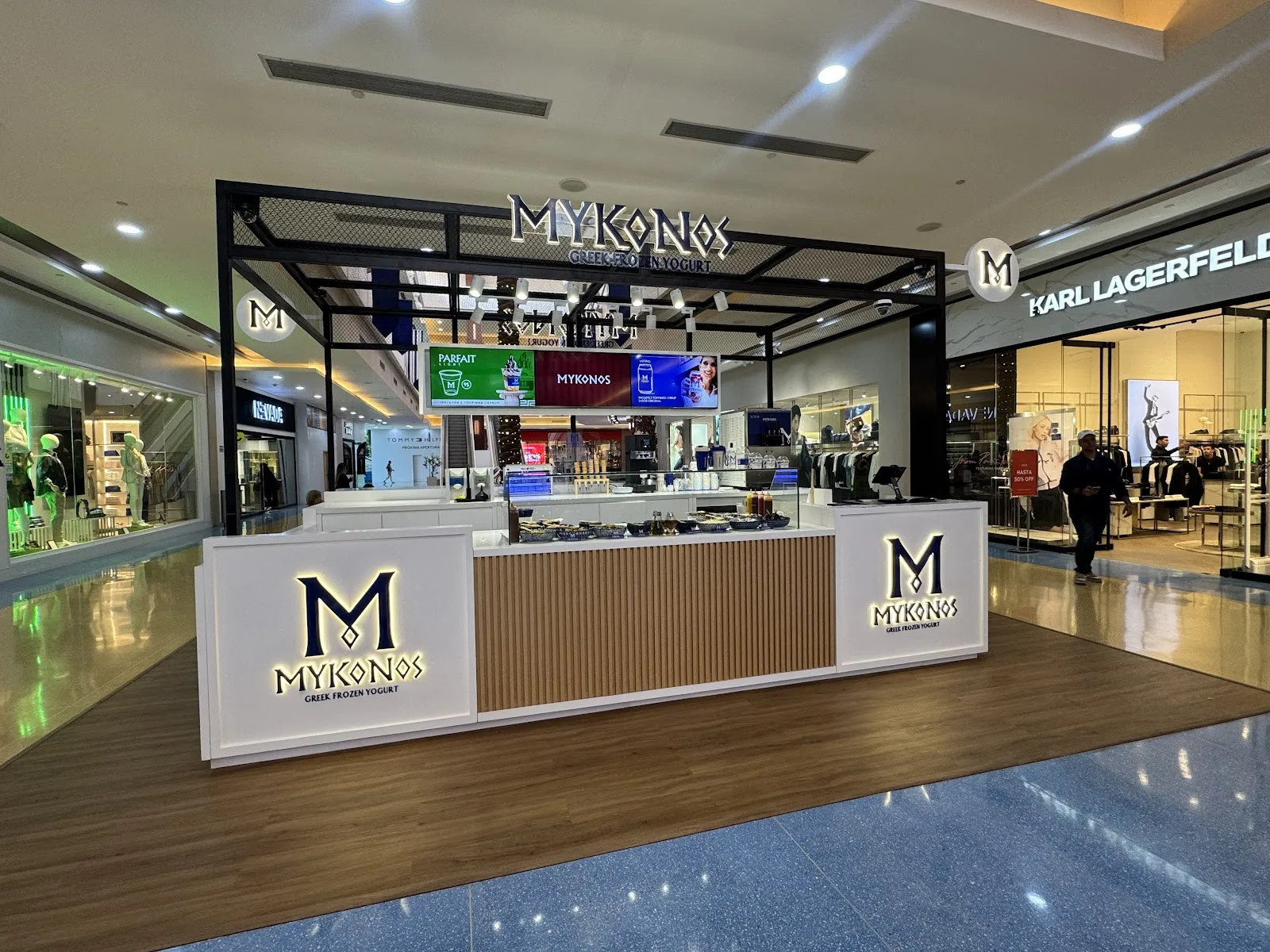 Mykonos - Centro Comercial La Vela - Foto 1 | Guía Margarita