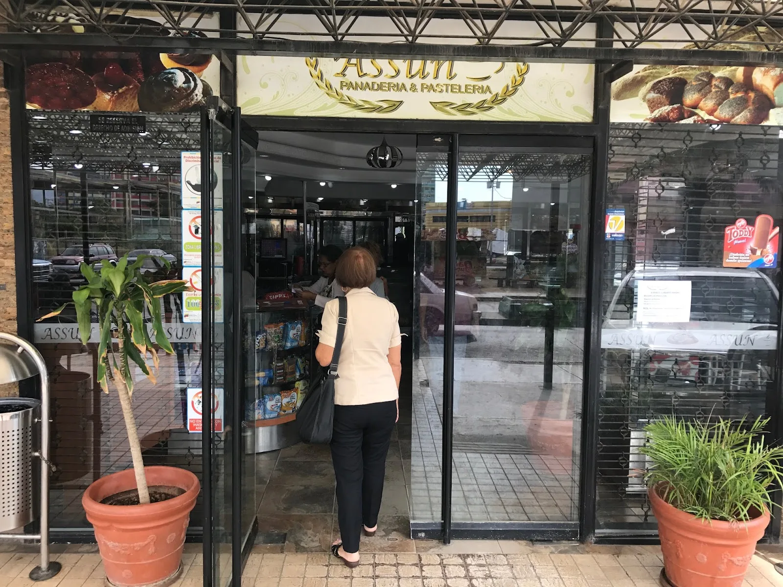 Panadería y Pastelería Assun
