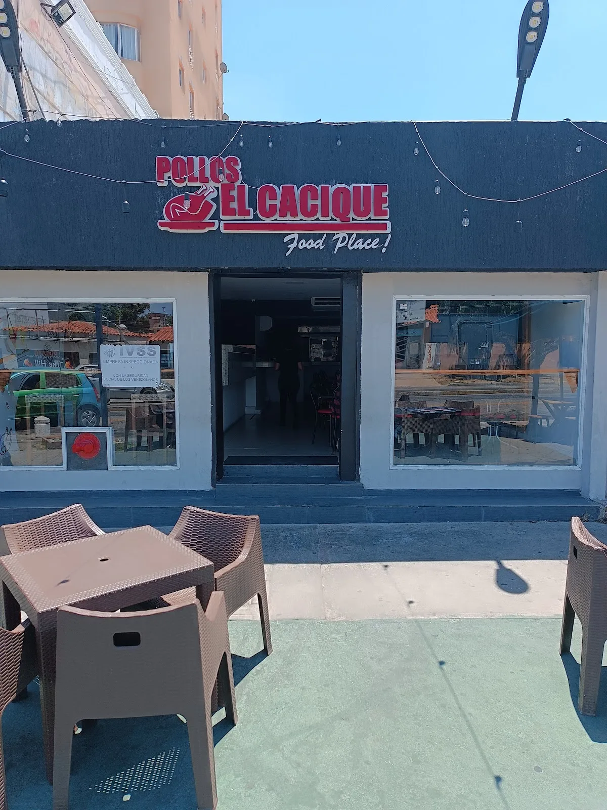 Pollos El Cacique Food Place