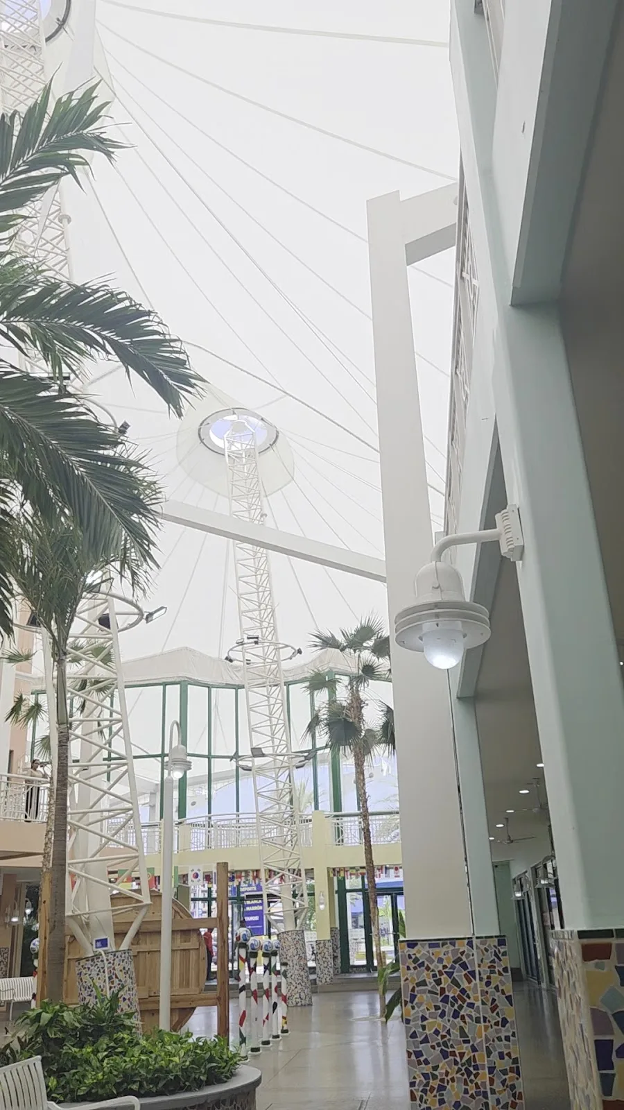 Centro Comercial Rattan Plaza - Foto 2 | Guía Margarita