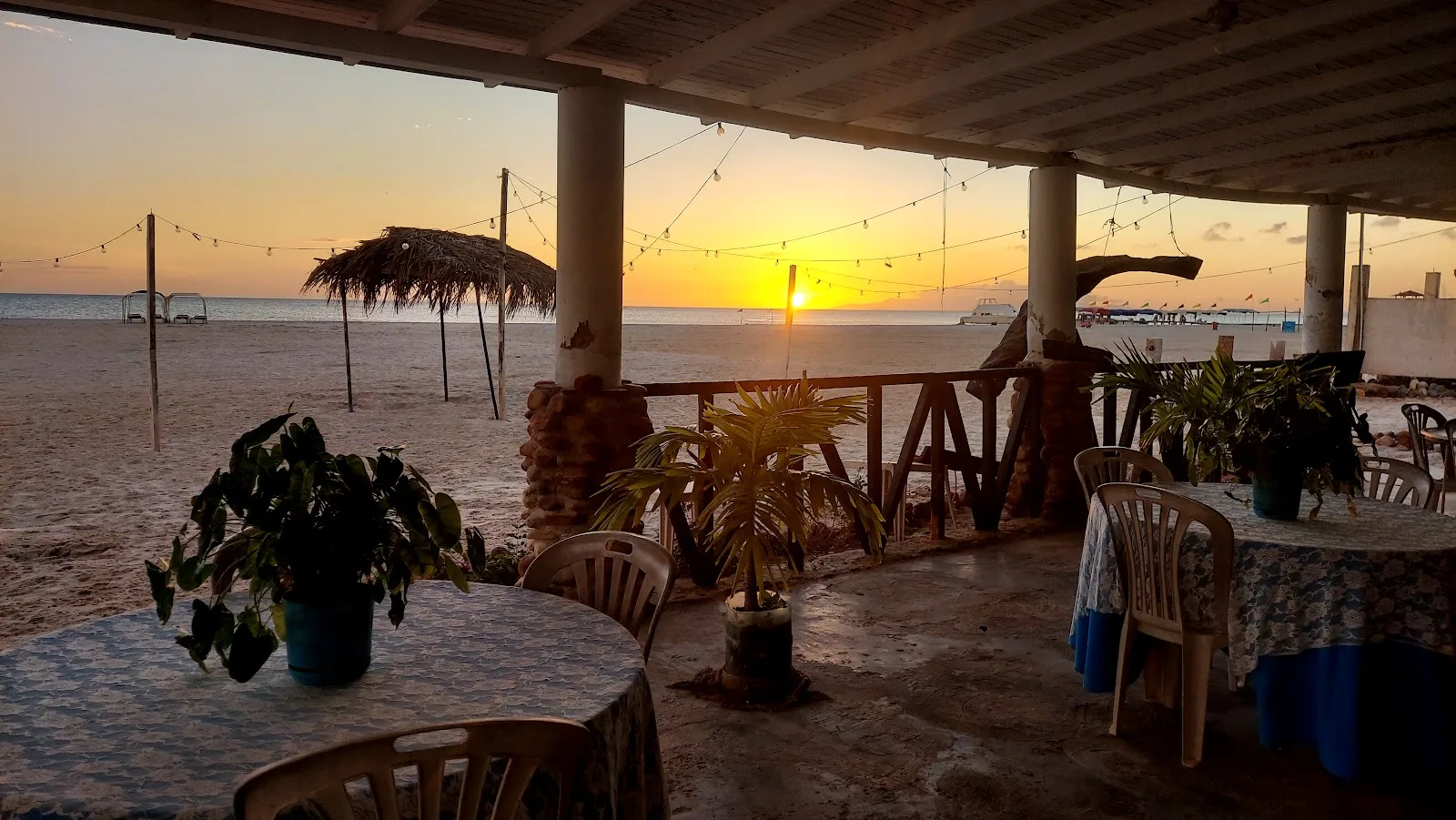 Tropical Point Restaurant & Bar